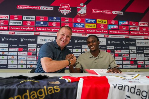 PERSBERICHT-FC-Emmen-versterkt-zich-met-Rodney-Kongolo-foto-Jari-Leijssenaar-FC-Emmen-scaled