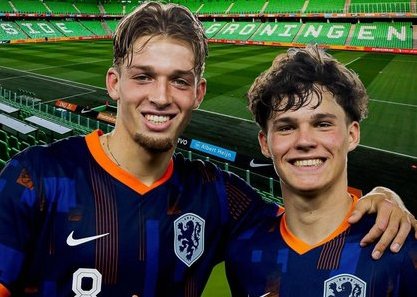 Luciano Valente en Thom van Bergen schieten Jong Oranje naar volgende ronde
