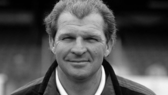 Voormalig hoofdtrainer Theo Vonk overleden.