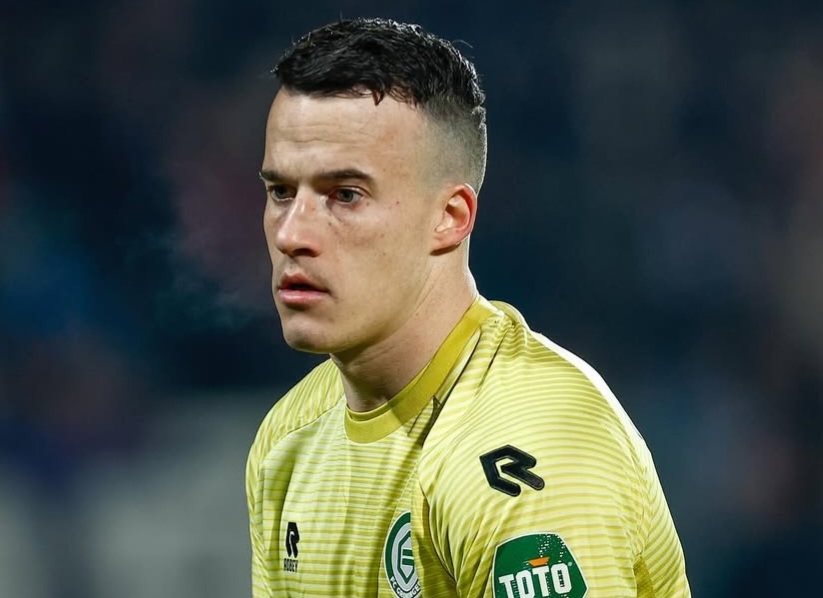 Etienne Vaessen vind dat Robin van Persie de hand in eigen boezem moet steken