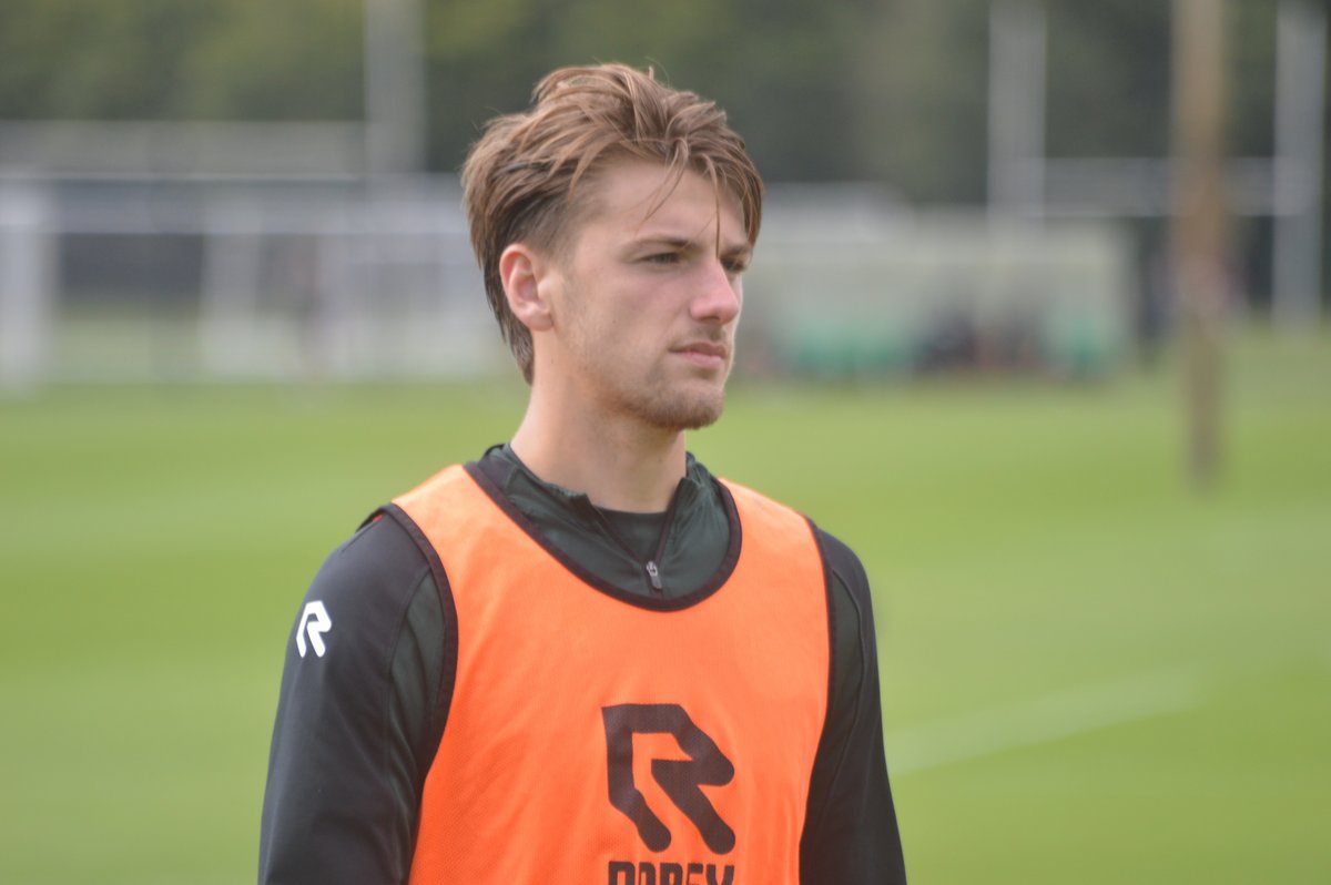 Ajax volgt Stije Resink al anderhalf jaar