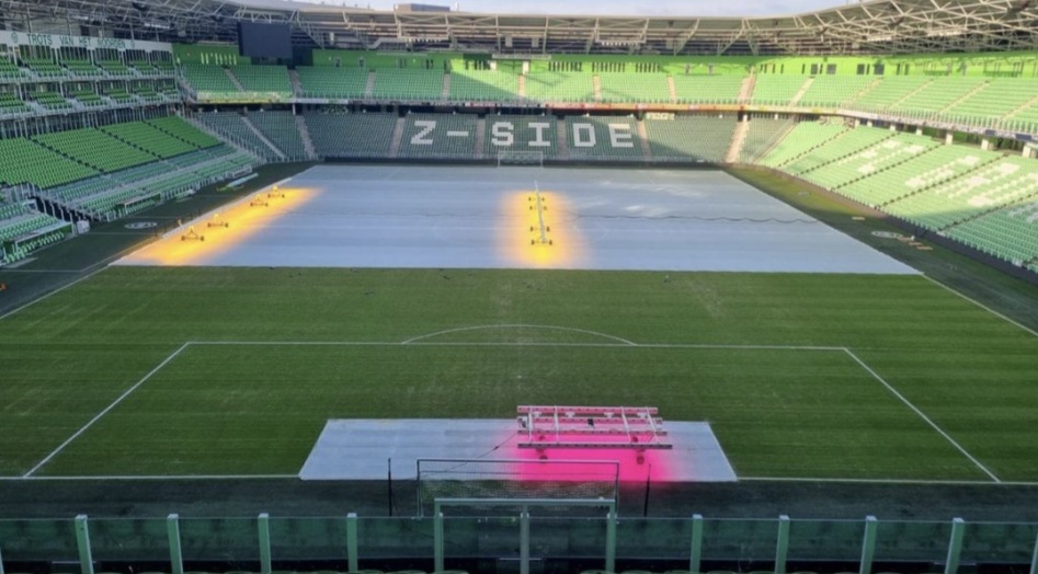 Voor grasmeester Rowin Jansen mag het voorjaar beginnen