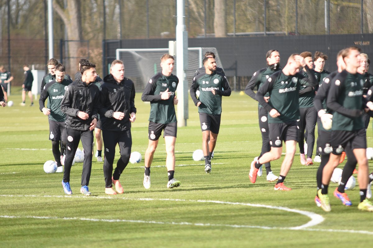 Foto's druk bezochte training FC Groningen