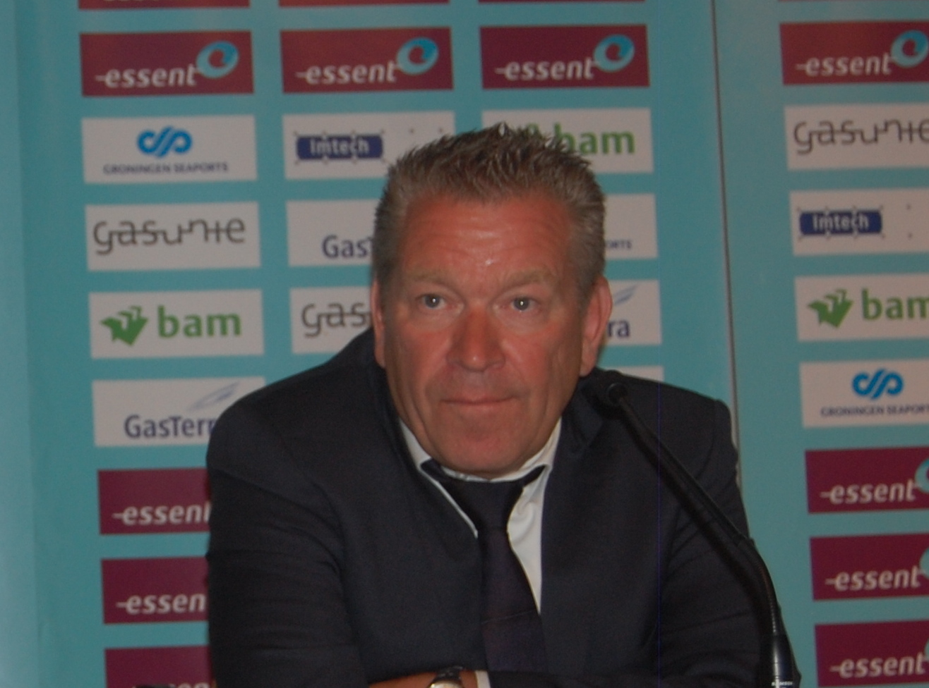 Hans Nijland geeft de KNVB een rode kaart