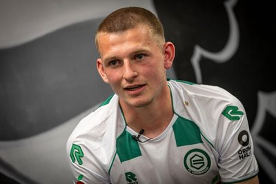 Jesper Mosselaar tekent zijn eerste profcontract bij FC Groningen