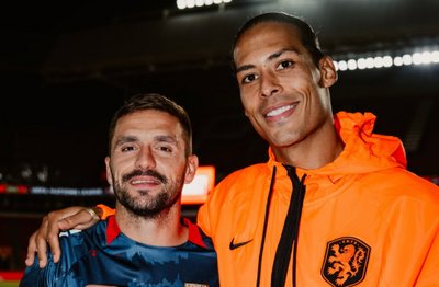 Oud FC Groningen speler Dušan Tadić gaf oud FC Groningen speler Virgil van Dijk iets moois